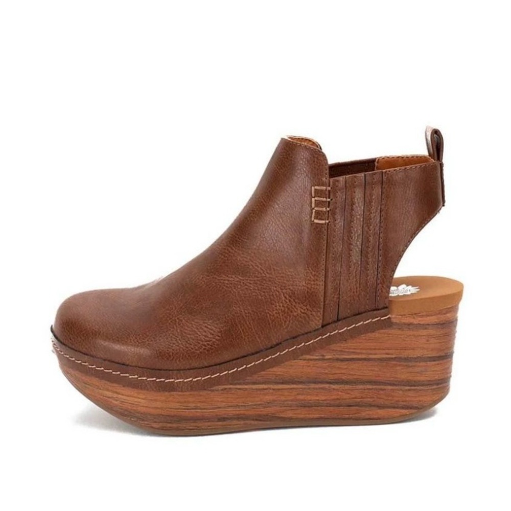 Yellow Box ‘Barty’ Wedges